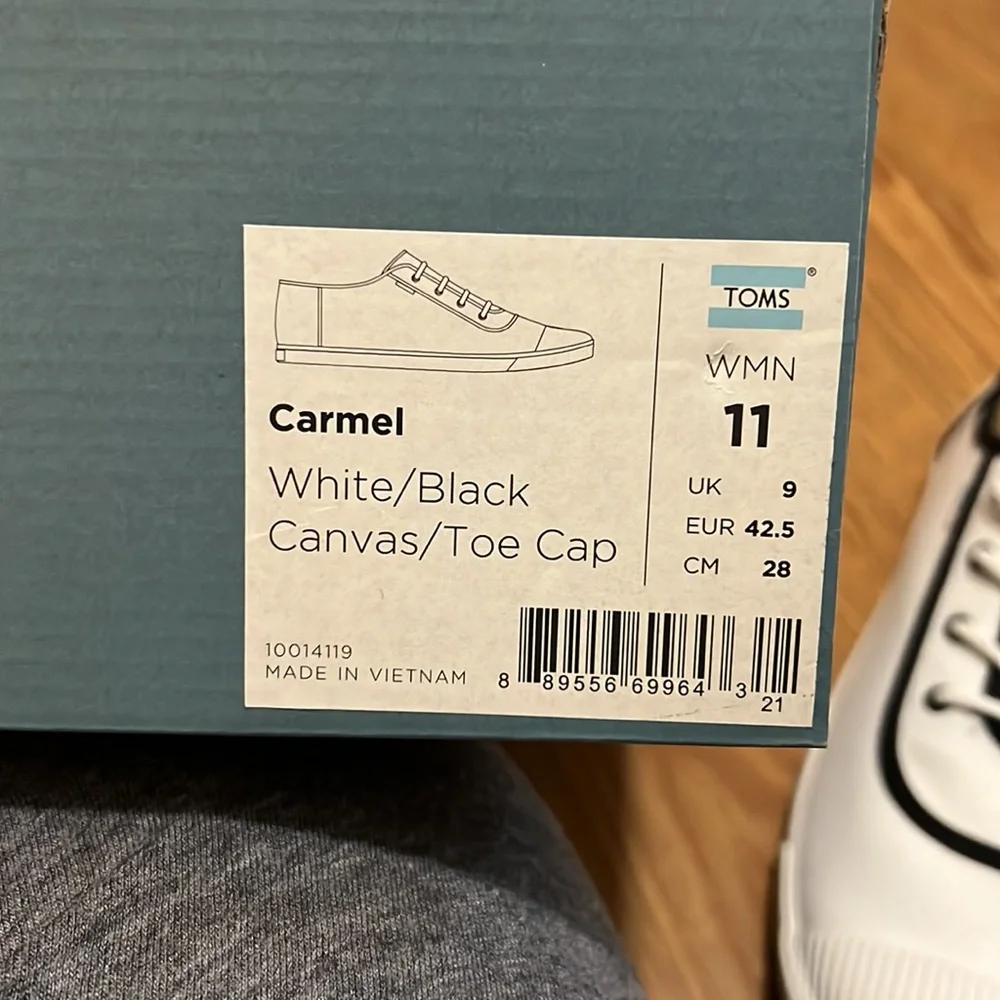 Shoes - Picture 4 of 4